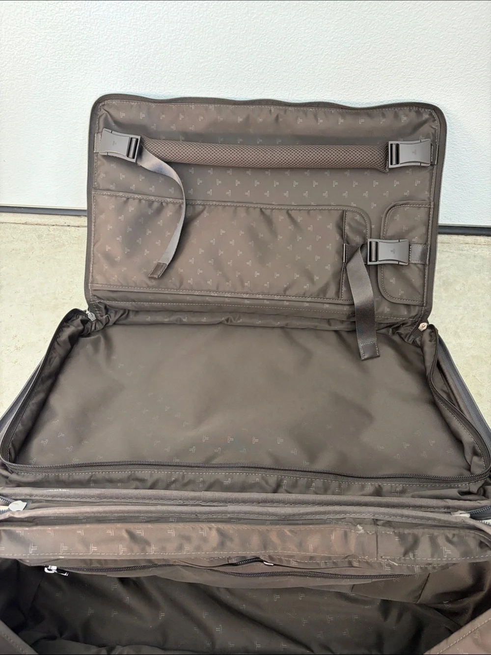TUMI Alpha 2 Carry-On Luggage Tumi Alpha 22020 Expandable Luggage 22020GY4